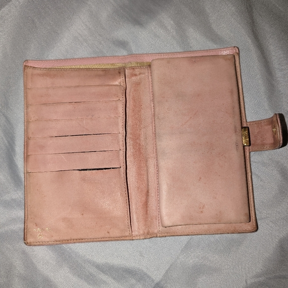 Chanel Rare Pink Caviar Bifold Wallet - Picture 3 of 6